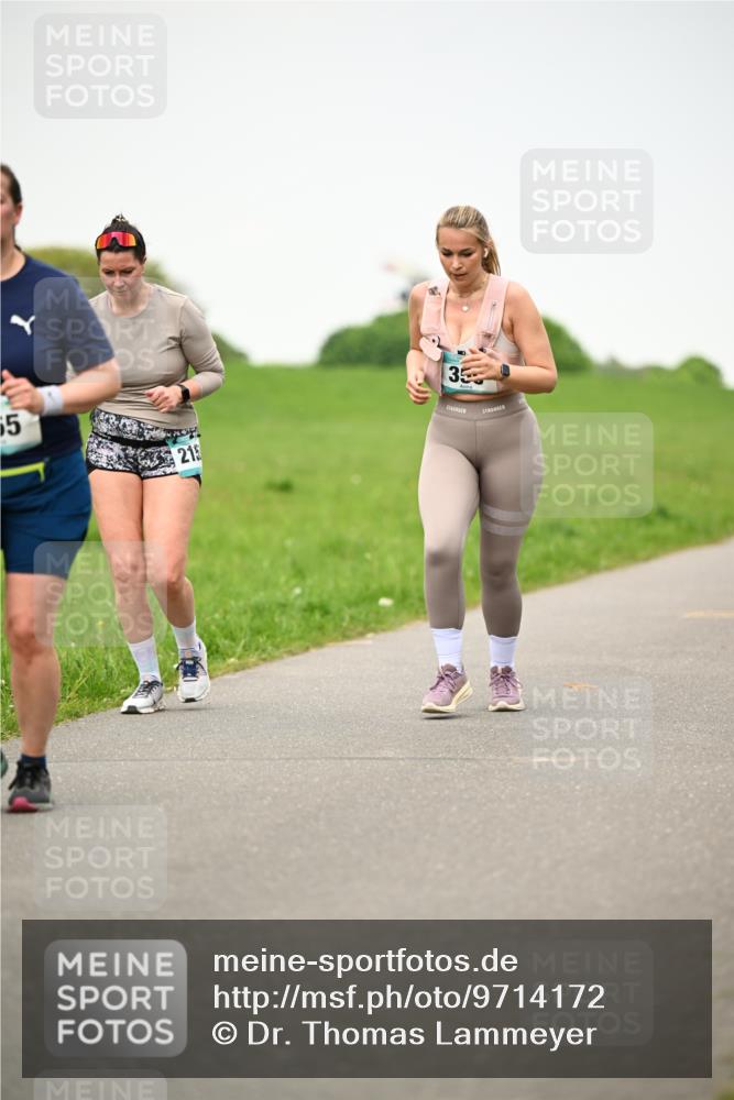 10.05.2026 - 8. Wedeler Halbmarathon Dr. Thomas Lammeyer http://msf.ph/oto/9714172 10.05.2026 12:18:36 Laufen 215 meine-sportfotos.de