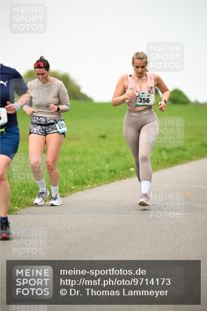 10.05.2026 - 8. Wedeler Halbmarathon Dr. Thomas Lammeyer http://msf.ph/oto/9714173 10.05.2026 12:18:36 Laufen 356, 215 meine-sportfotos.de