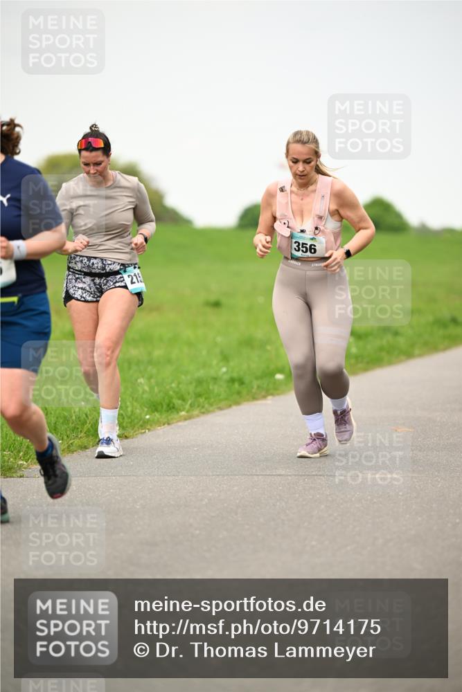 10.05.2026 - 8. Wedeler Halbmarathon Dr. Thomas Lammeyer http://msf.ph/oto/9714175 10.05.2026 12:18:36 Laufen 215, 356 meine-sportfotos.de