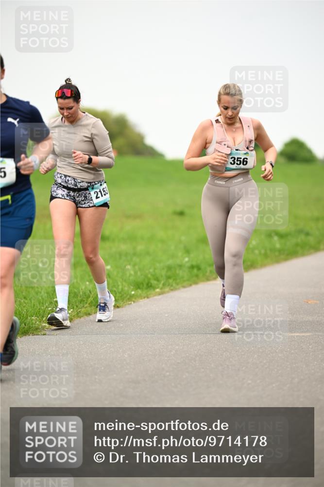10.05.2026 - 8. Wedeler Halbmarathon Dr. Thomas Lammeyer http://msf.ph/oto/9714178 10.05.2026 12:18:36 Laufen 2153, 356 meine-sportfotos.de