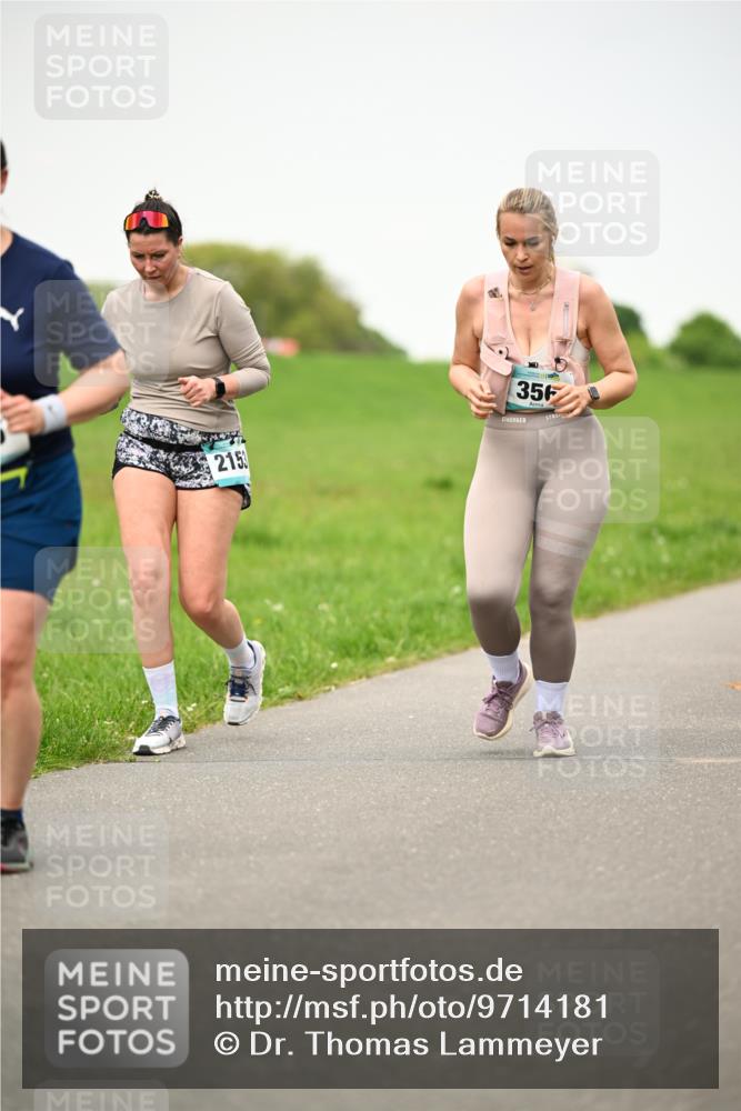 10.05.2026 - 8. Wedeler Halbmarathon Dr. Thomas Lammeyer http://msf.ph/oto/9714181 10.05.2026 12:18:37 Laufen 2153, 356 meine-sportfotos.de