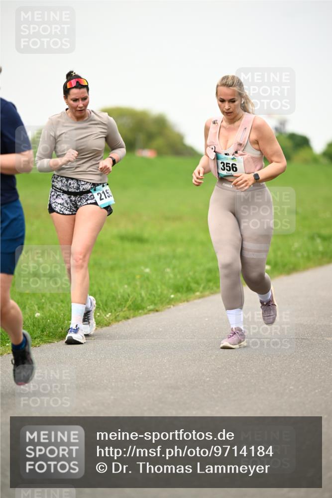 10.05.2026 - 8. Wedeler Halbmarathon Dr. Thomas Lammeyer http://msf.ph/oto/9714184 10.05.2026 12:18:37 Laufen 215, 356 meine-sportfotos.de