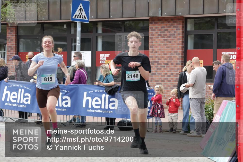 10.05.2026 - 8. Wedeler Halbmarathon Yannick Fuchs http://msf.ph/oto/9714200 10.05.2026 11:29:57 Ziel 620, 815, 2140, 2178 meine-sportfotos.de