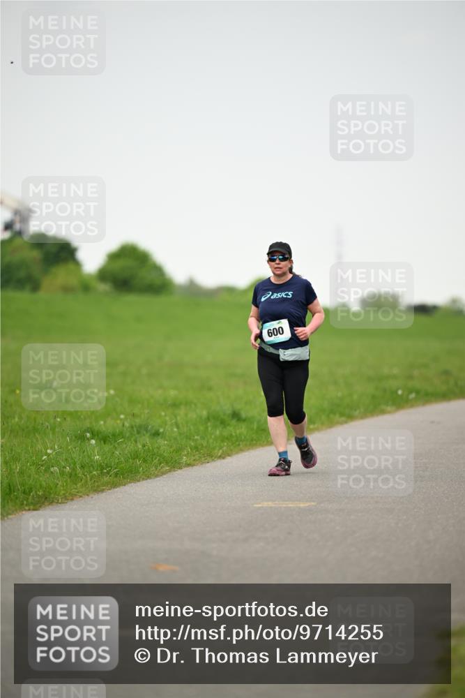 10.05.2026 - 8. Wedeler Halbmarathon Dr. Thomas Lammeyer http://msf.ph/oto/9714255 10.05.2026 12:19:07 Laufen 600 meine-sportfotos.de