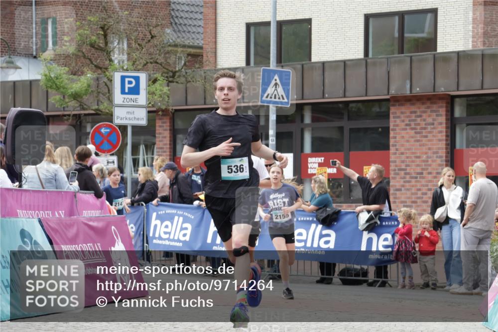 10.05.2026 - 8. Wedeler Halbmarathon Yannick Fuchs http://msf.ph/oto/9714264 10.05.2026 11:30:02 Ziel 536, 655, 815, 2123, 2140, 2147, 2155 meine-sportfotos.de