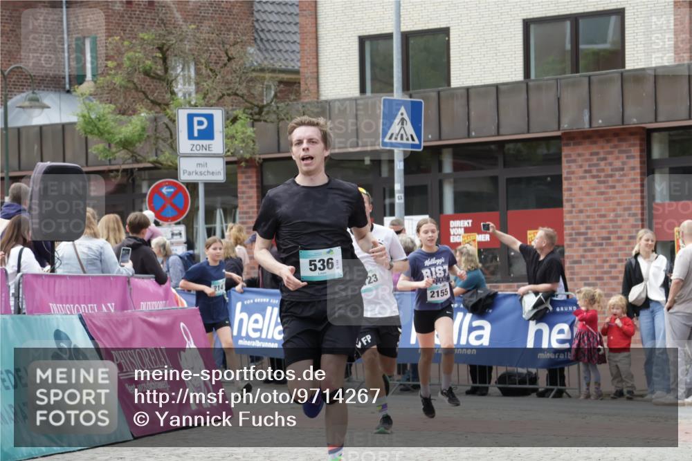 10.05.2026 - 8. Wedeler Halbmarathon Yannick Fuchs http://msf.ph/oto/9714267 10.05.2026 11:30:02 Ziel 536, 655, 815, 2123, 2140, 2147, 2155 meine-sportfotos.de