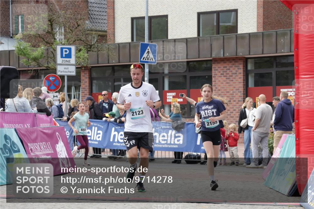 10.05.2026 - 8. Wedeler Halbmarathon Yannick Fuchs http://msf.ph/oto/9714278 10.05.2026 11:30:04 Ziel 536, 655, 815, 2123, 2140, 2147, 2155 meine-sportfotos.de