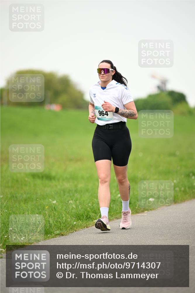 10.05.2026 - 8. Wedeler Halbmarathon Dr. Thomas Lammeyer http://msf.ph/oto/9714307 10.05.2026 12:19:25 Laufen 964 meine-sportfotos.de