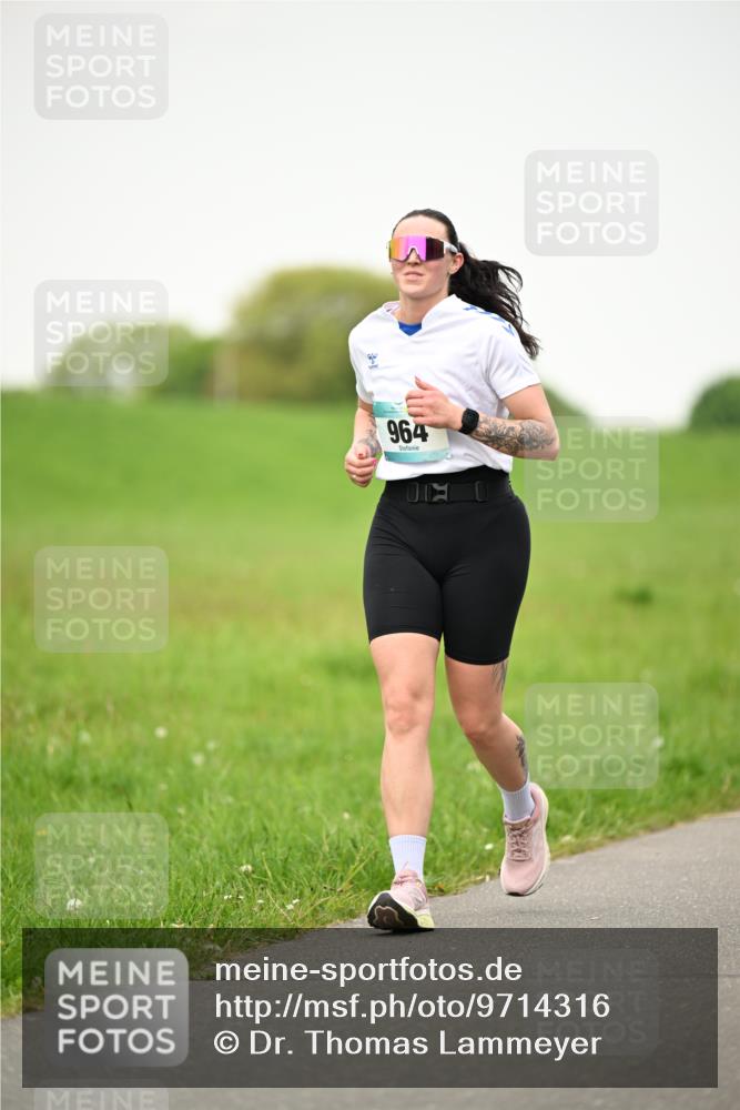 10.05.2026 - 8. Wedeler Halbmarathon Dr. Thomas Lammeyer http://msf.ph/oto/9714316 10.05.2026 12:19:26 Laufen 964 meine-sportfotos.de