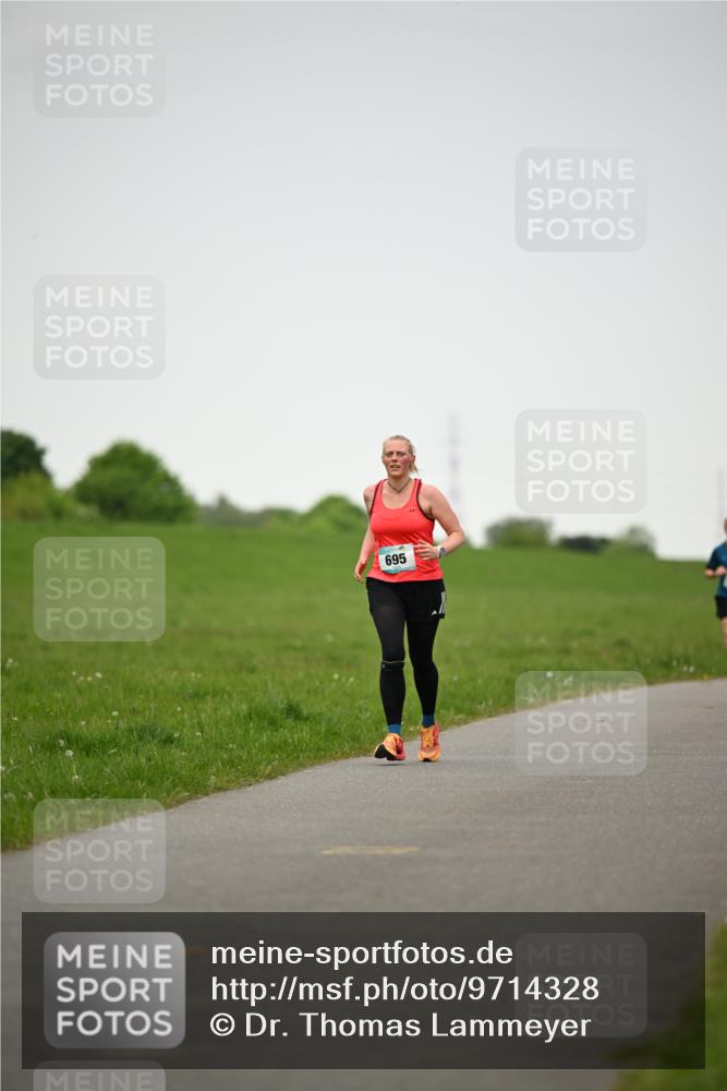 10.05.2026 - 8. Wedeler Halbmarathon Dr. Thomas Lammeyer http://msf.ph/oto/9714328 10.05.2026 12:19:51 Laufen 695 meine-sportfotos.de
