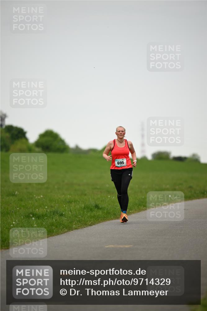10.05.2026 - 8. Wedeler Halbmarathon Dr. Thomas Lammeyer http://msf.ph/oto/9714329 10.05.2026 12:19:52 Laufen 695 meine-sportfotos.de