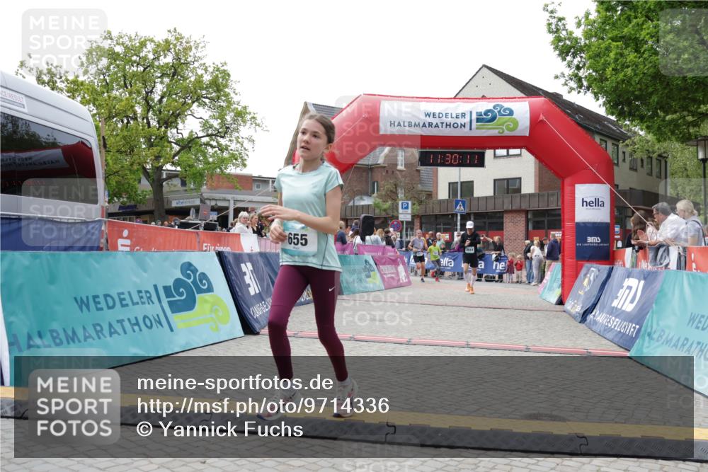 10.05.2026 - 8. Wedeler Halbmarathon Yannick Fuchs http://msf.ph/oto/9714336 10.05.2026 11:30:09 Ziel 437, 655, 2014, 2089, 2123, 2147, 2155, 2222 meine-sportfotos.de