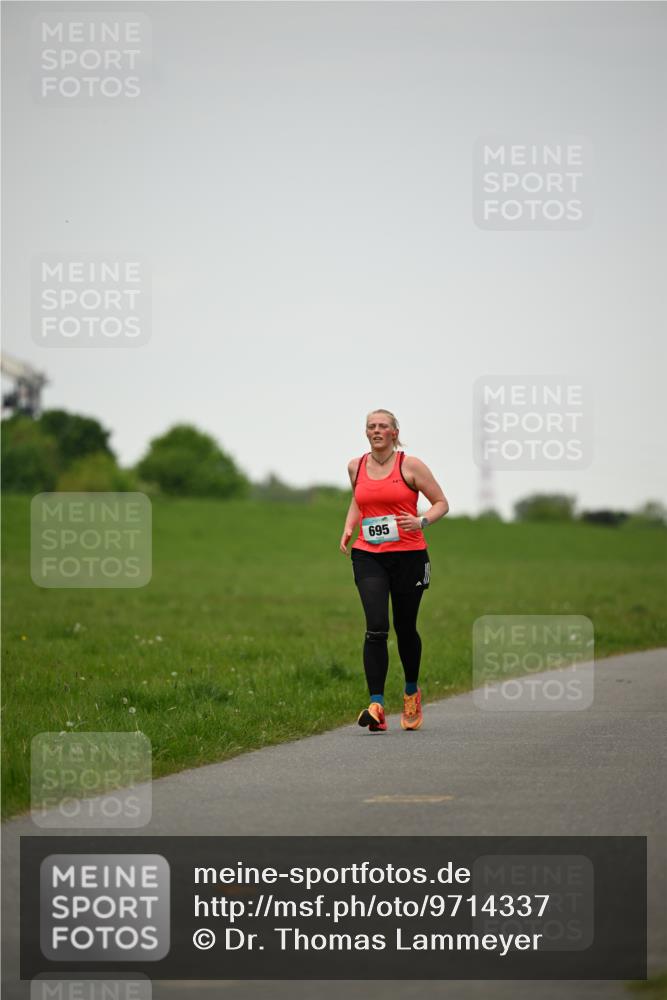 10.05.2026 - 8. Wedeler Halbmarathon Dr. Thomas Lammeyer http://msf.ph/oto/9714337 10.05.2026 12:19:52 Laufen 695 meine-sportfotos.de