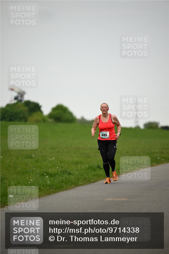 10.05.2026 - 8. Wedeler Halbmarathon Dr. Thomas Lammeyer http://msf.ph/oto/9714338 10.05.2026 12:19:53 Laufen 695 meine-sportfotos.de