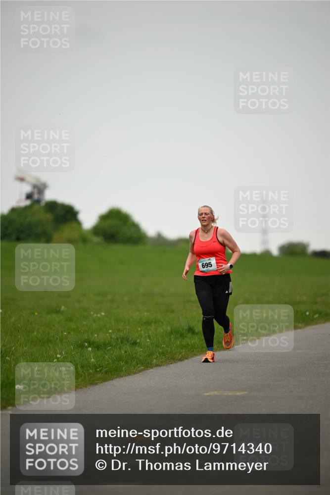 10.05.2026 - 8. Wedeler Halbmarathon Dr. Thomas Lammeyer http://msf.ph/oto/9714340 10.05.2026 12:19:52 Laufen 695 meine-sportfotos.de