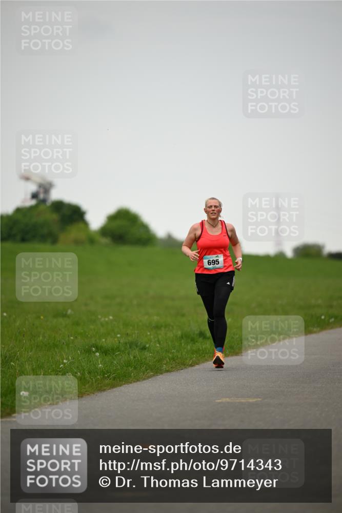 10.05.2026 - 8. Wedeler Halbmarathon Dr. Thomas Lammeyer http://msf.ph/oto/9714343 10.05.2026 12:19:53 Laufen 695 meine-sportfotos.de