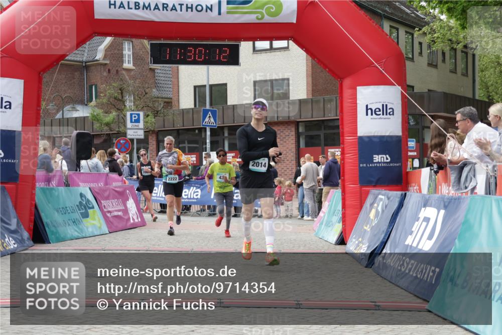 10.05.2026 - 8. Wedeler Halbmarathon Yannick Fuchs http://msf.ph/oto/9714354 10.05.2026 11:30:11 Ziel 437, 655, 2014, 2089, 2147, 2222 meine-sportfotos.de
