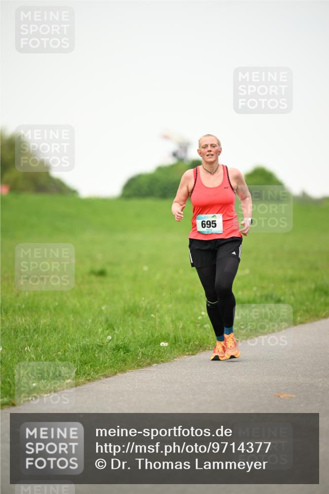 10.05.2026 - 8. Wedeler Halbmarathon Dr. Thomas Lammeyer http://msf.ph/oto/9714377 10.05.2026 12:19:56 Laufen 695 meine-sportfotos.de