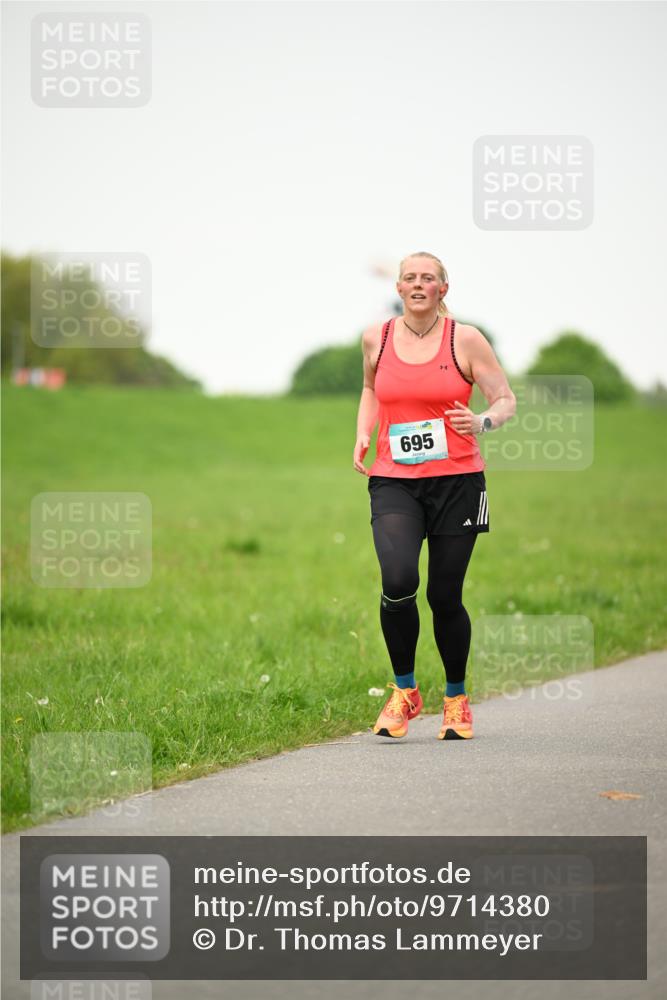 10.05.2026 - 8. Wedeler Halbmarathon Dr. Thomas Lammeyer http://msf.ph/oto/9714380 10.05.2026 12:19:56 Laufen 695 meine-sportfotos.de