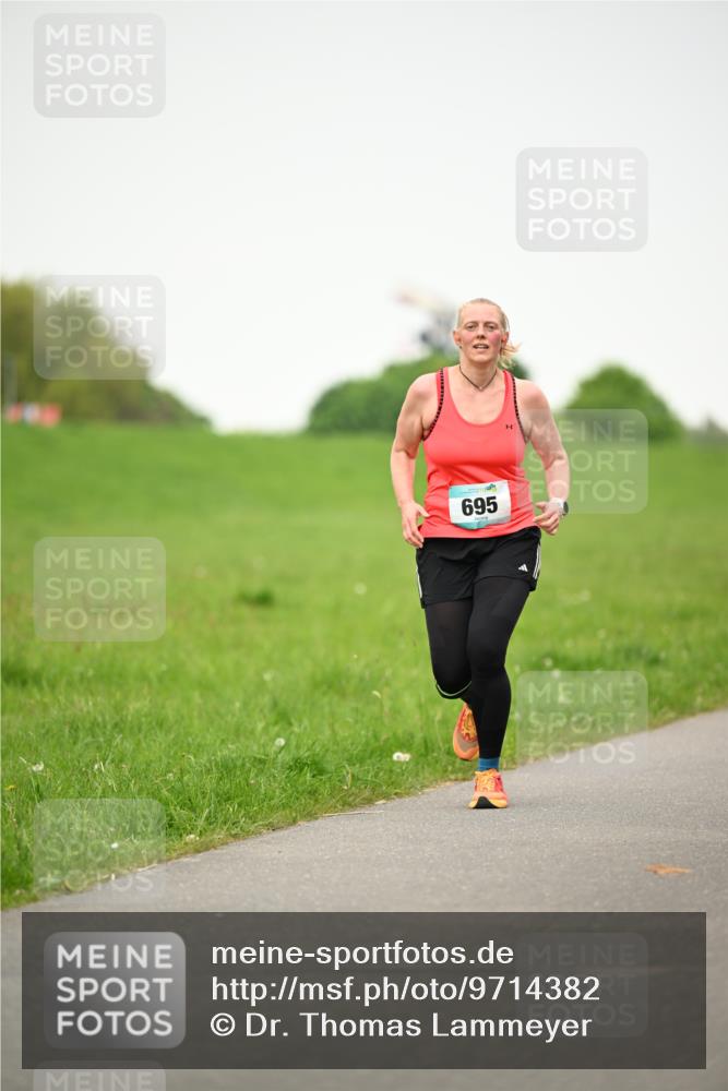10.05.2026 - 8. Wedeler Halbmarathon Dr. Thomas Lammeyer http://msf.ph/oto/9714382 10.05.2026 12:19:56 Laufen 695 meine-sportfotos.de