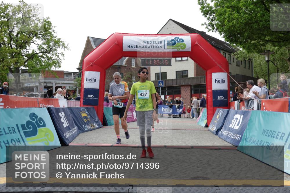 10.05.2026 - 8. Wedeler Halbmarathon Yannick Fuchs http://msf.ph/oto/9714396 10.05.2026 11:30:14 Ziel 437, 806, 2014, 2089, 2222 meine-sportfotos.de