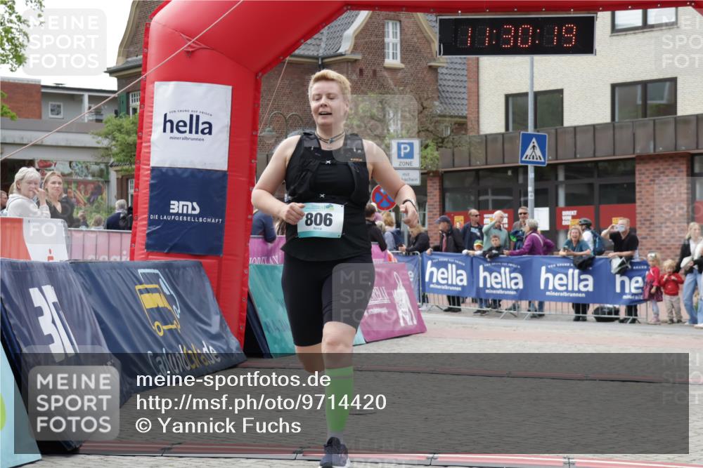 10.05.2026 - 8. Wedeler Halbmarathon Yannick Fuchs http://msf.ph/oto/9714420 10.05.2026 11:30:18 Ziel 806, 2089, 2222 meine-sportfotos.de