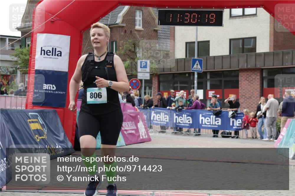 10.05.2026 - 8. Wedeler Halbmarathon Yannick Fuchs http://msf.ph/oto/9714423 10.05.2026 11:30:18 Ziel 806, 2089, 2222 meine-sportfotos.de