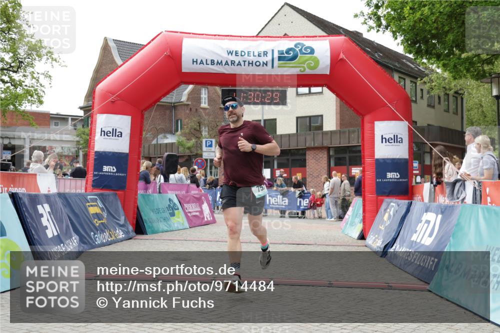 10.05.2026 - 8. Wedeler Halbmarathon Yannick Fuchs http://msf.ph/oto/9714484 10.05.2026 11:30:28 Ziel 294, 345, 752 meine-sportfotos.de