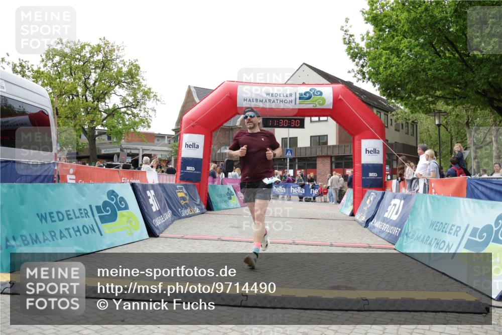 10.05.2026 - 8. Wedeler Halbmarathon Yannick Fuchs http://msf.ph/oto/9714490 10.05.2026 11:30:28 Ziel 294, 345, 752 meine-sportfotos.de