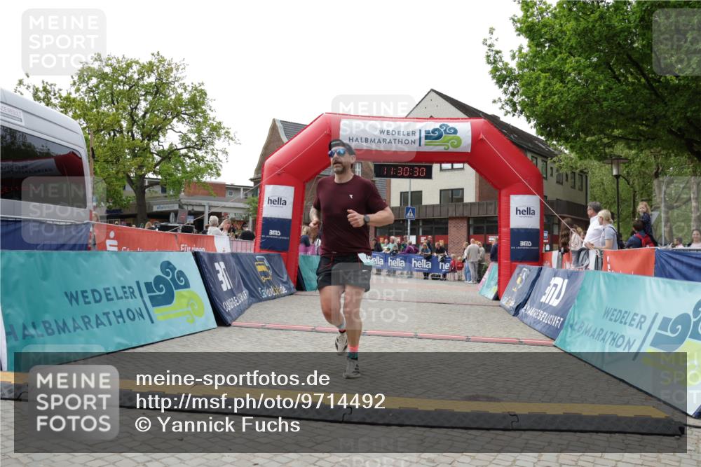 10.05.2026 - 8. Wedeler Halbmarathon Yannick Fuchs http://msf.ph/oto/9714492 10.05.2026 11:30:28 Ziel 294, 345, 752 meine-sportfotos.de