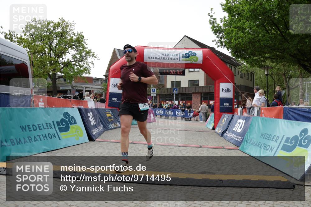 10.05.2026 - 8. Wedeler Halbmarathon Yannick Fuchs http://msf.ph/oto/9714495 10.05.2026 11:30:28 Ziel 294, 345, 752 meine-sportfotos.de
