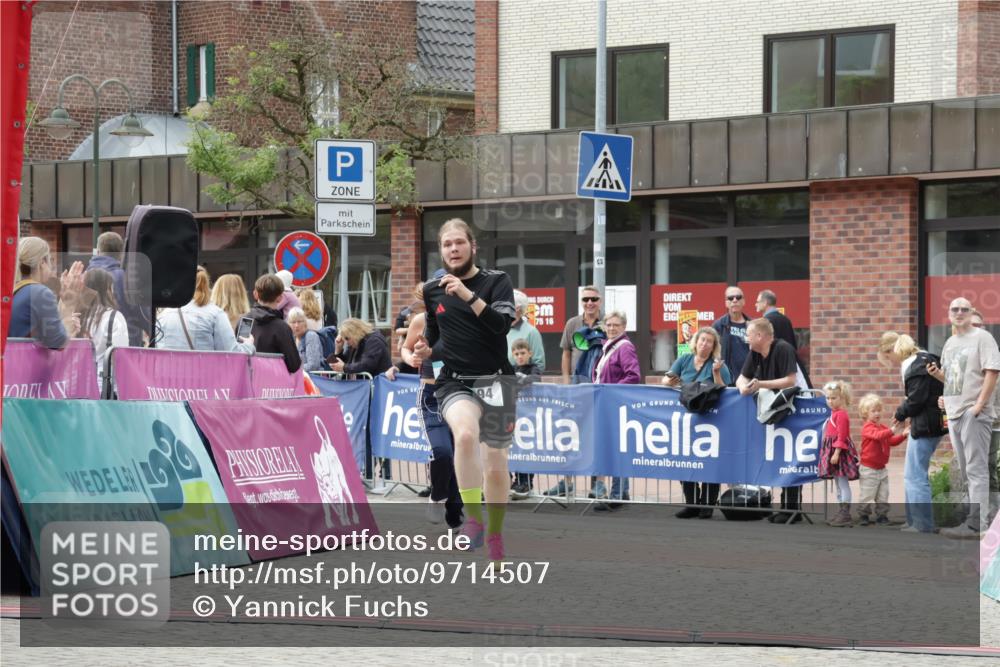 10.05.2026 - 8. Wedeler Halbmarathon Yannick Fuchs http://msf.ph/oto/9714507 10.05.2026 11:30:31 Ziel 294, 626, 752 meine-sportfotos.de
