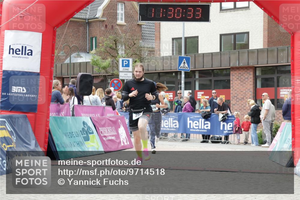 10.05.2026 - 8. Wedeler Halbmarathon Yannick Fuchs http://msf.ph/oto/9714518 10.05.2026 11:30:32 Ziel 294, 626, 752 meine-sportfotos.de