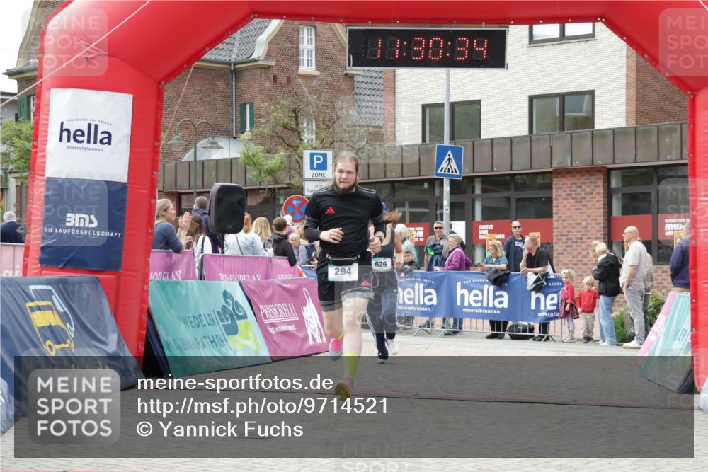 10.05.2026 - 8. Wedeler Halbmarathon Yannick Fuchs http://msf.ph/oto/9714521 10.05.2026 11:30:32 Ziel 294, 626, 752 meine-sportfotos.de
