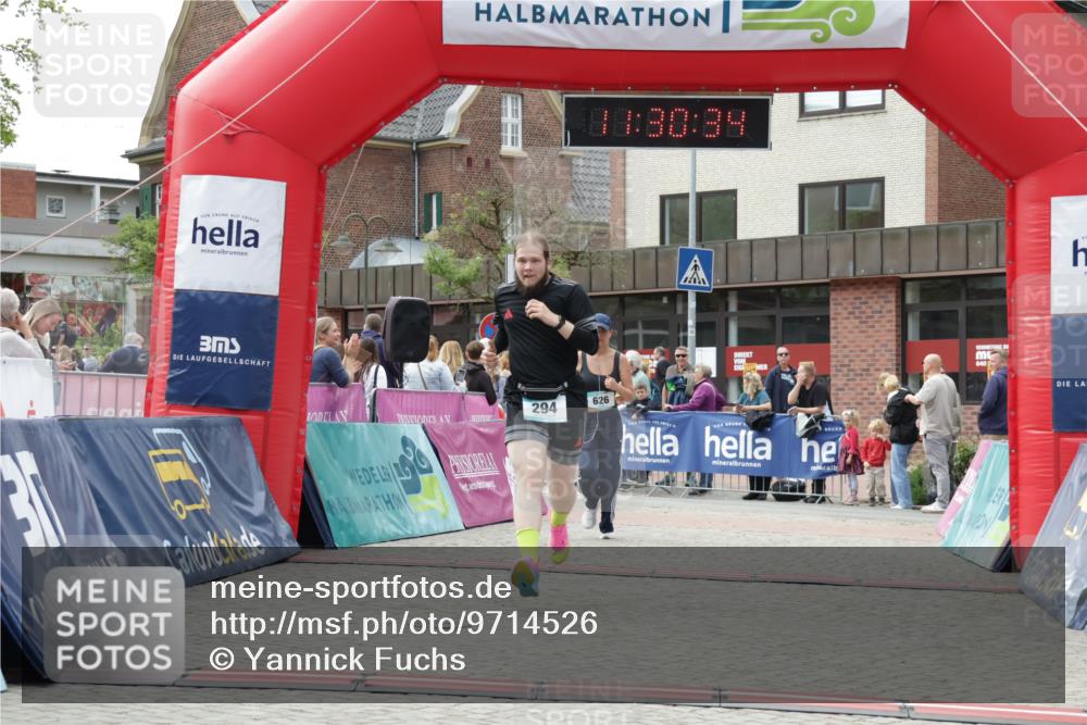 10.05.2026 - 8. Wedeler Halbmarathon Yannick Fuchs http://msf.ph/oto/9714526 10.05.2026 11:30:32 Ziel 294, 626, 752 meine-sportfotos.de