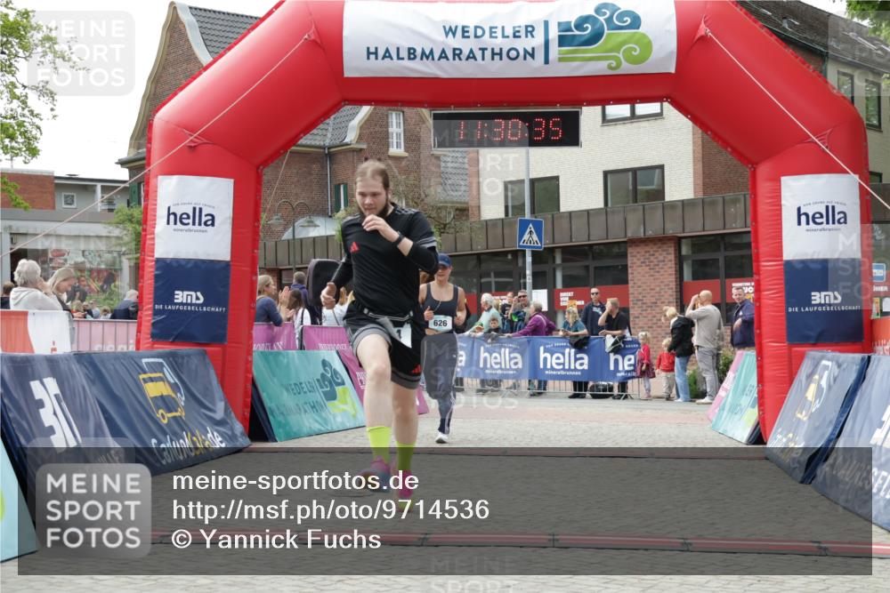 10.05.2026 - 8. Wedeler Halbmarathon Yannick Fuchs http://msf.ph/oto/9714536 10.05.2026 11:30:33 Ziel 294, 626 meine-sportfotos.de