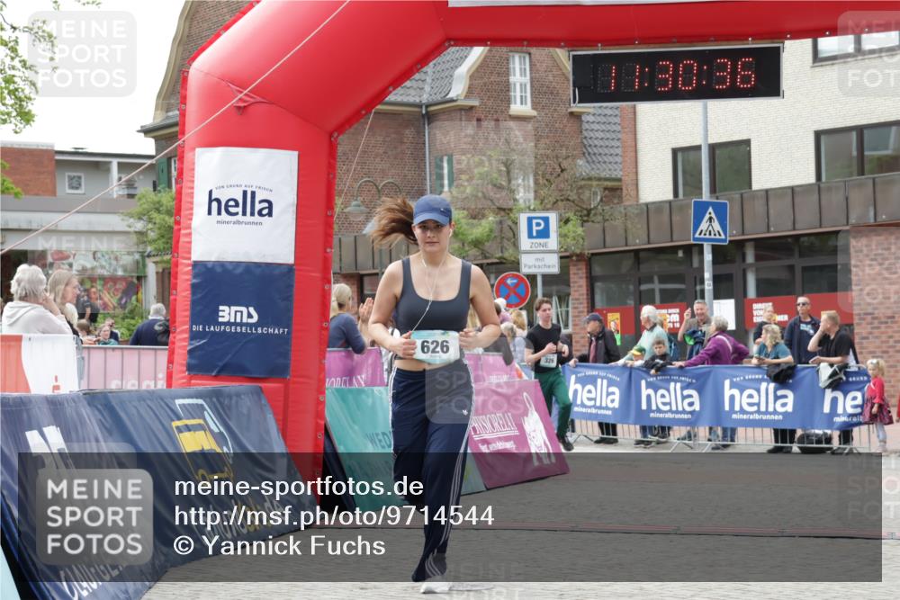 10.05.2026 - 8. Wedeler Halbmarathon Yannick Fuchs http://msf.ph/oto/9714544 10.05.2026 11:30:34 Ziel 294, 326, 626 meine-sportfotos.de