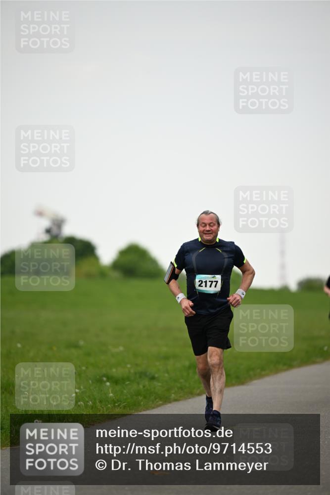 10.05.2026 - 8. Wedeler Halbmarathon Dr. Thomas Lammeyer http://msf.ph/oto/9714553 10.05.2026 12:21:31 Laufen 2177 meine-sportfotos.de