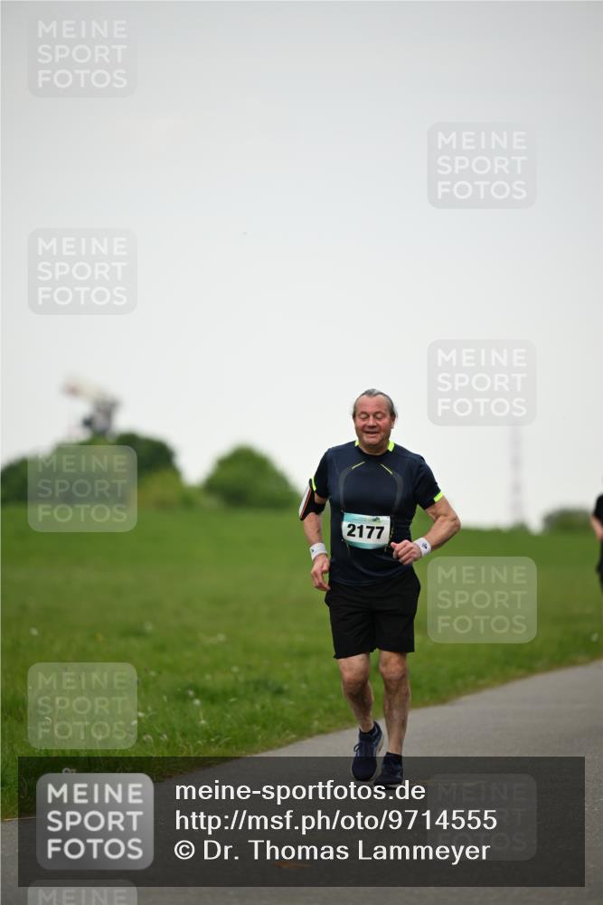10.05.2026 - 8. Wedeler Halbmarathon Dr. Thomas Lammeyer http://msf.ph/oto/9714555 10.05.2026 12:21:31 Laufen 2177 meine-sportfotos.de