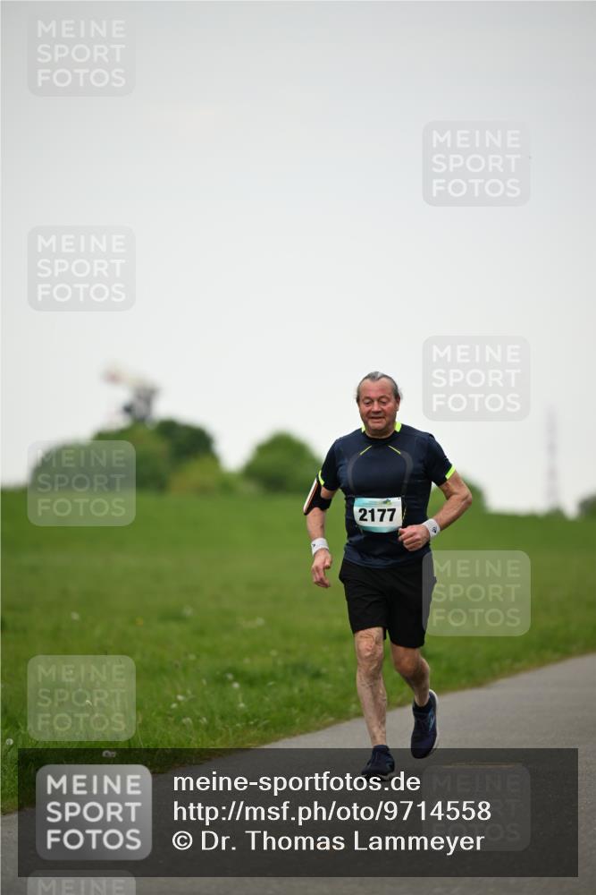 10.05.2026 - 8. Wedeler Halbmarathon Dr. Thomas Lammeyer http://msf.ph/oto/9714558 10.05.2026 12:21:31 Laufen 2177 meine-sportfotos.de