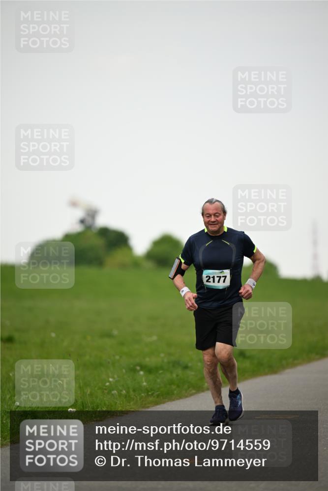 10.05.2026 - 8. Wedeler Halbmarathon Dr. Thomas Lammeyer http://msf.ph/oto/9714559 10.05.2026 12:21:31 Laufen 2177 meine-sportfotos.de