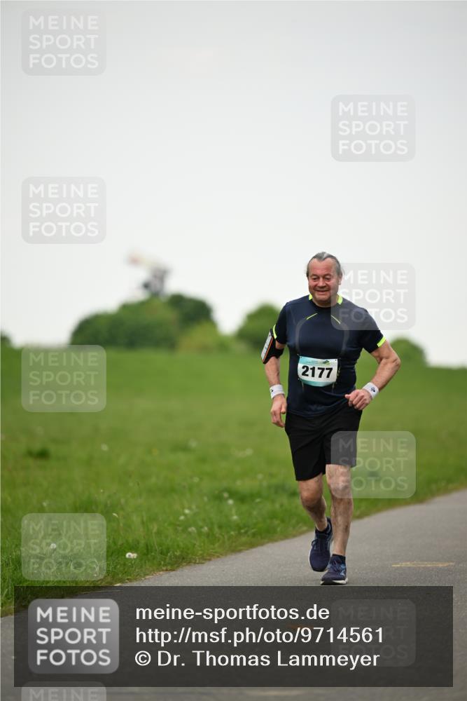 10.05.2026 - 8. Wedeler Halbmarathon Dr. Thomas Lammeyer http://msf.ph/oto/9714561 10.05.2026 12:21:31 Laufen 2177 meine-sportfotos.de