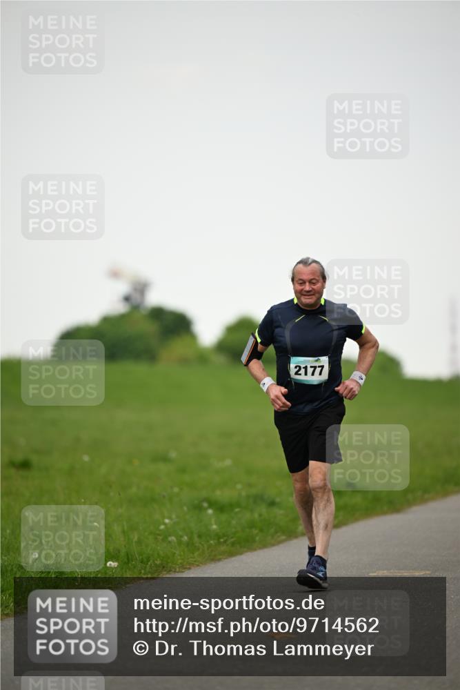 10.05.2026 - 8. Wedeler Halbmarathon Dr. Thomas Lammeyer http://msf.ph/oto/9714562 10.05.2026 12:21:31 Laufen 2177 meine-sportfotos.de