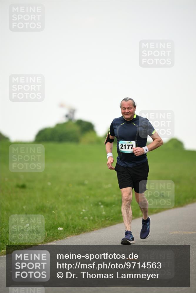 10.05.2026 - 8. Wedeler Halbmarathon Dr. Thomas Lammeyer http://msf.ph/oto/9714563 10.05.2026 12:21:32 Laufen 2177 meine-sportfotos.de