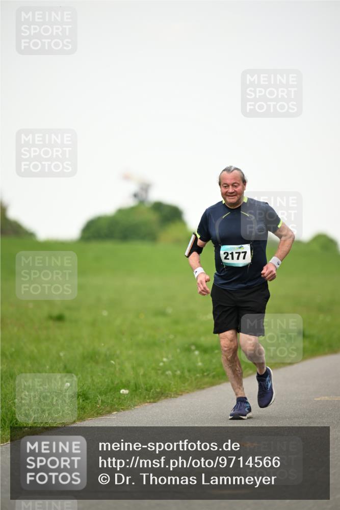 10.05.2026 - 8. Wedeler Halbmarathon Dr. Thomas Lammeyer http://msf.ph/oto/9714566 10.05.2026 12:21:32 Laufen 2177 meine-sportfotos.de