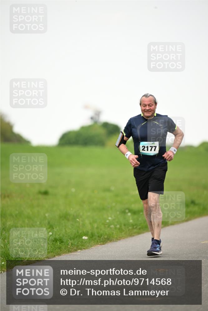 10.05.2026 - 8. Wedeler Halbmarathon Dr. Thomas Lammeyer http://msf.ph/oto/9714568 10.05.2026 12:21:32 Laufen 2177 meine-sportfotos.de