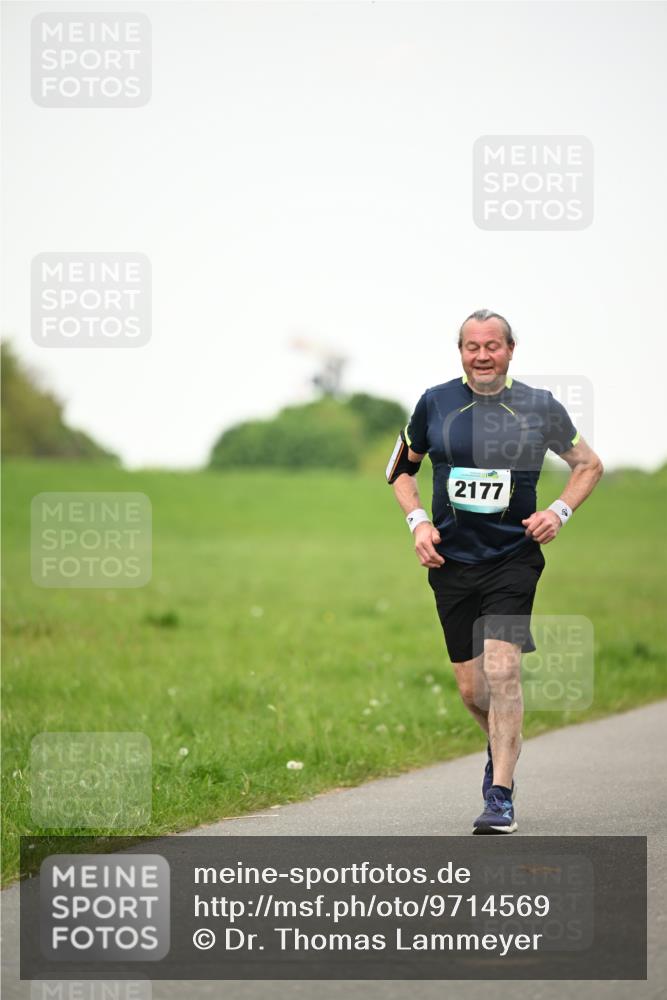 10.05.2026 - 8. Wedeler Halbmarathon Dr. Thomas Lammeyer http://msf.ph/oto/9714569 10.05.2026 12:21:32 Laufen 2177 meine-sportfotos.de