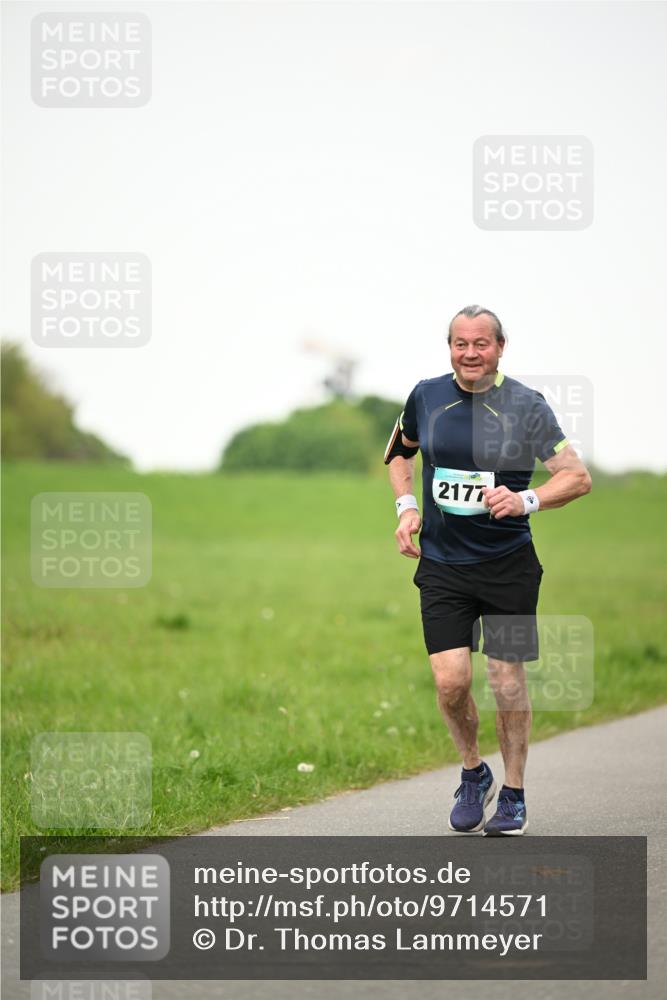 10.05.2026 - 8. Wedeler Halbmarathon Dr. Thomas Lammeyer http://msf.ph/oto/9714571 10.05.2026 12:21:32 Laufen 2177 meine-sportfotos.de