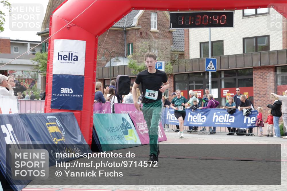 10.05.2026 - 8. Wedeler Halbmarathon Yannick Fuchs http://msf.ph/oto/9714572 10.05.2026 11:30:38 Ziel 294, 326, 626, 777 meine-sportfotos.de