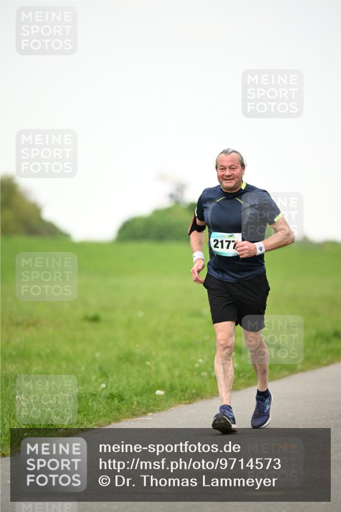 10.05.2026 - 8. Wedeler Halbmarathon Dr. Thomas Lammeyer http://msf.ph/oto/9714573 10.05.2026 12:21:32 Laufen 2177 meine-sportfotos.de